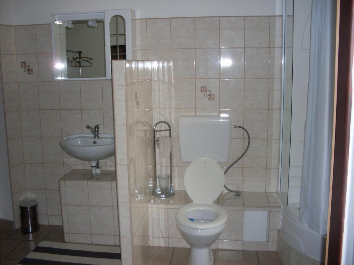 Pension U Kastanu Карловы Вары Номер фото